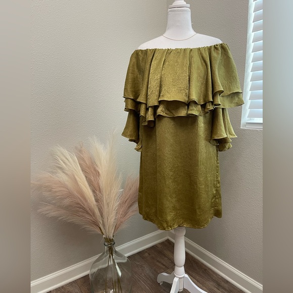 Hayden - Moss Green Off Should Dress - Picture 11 of 12